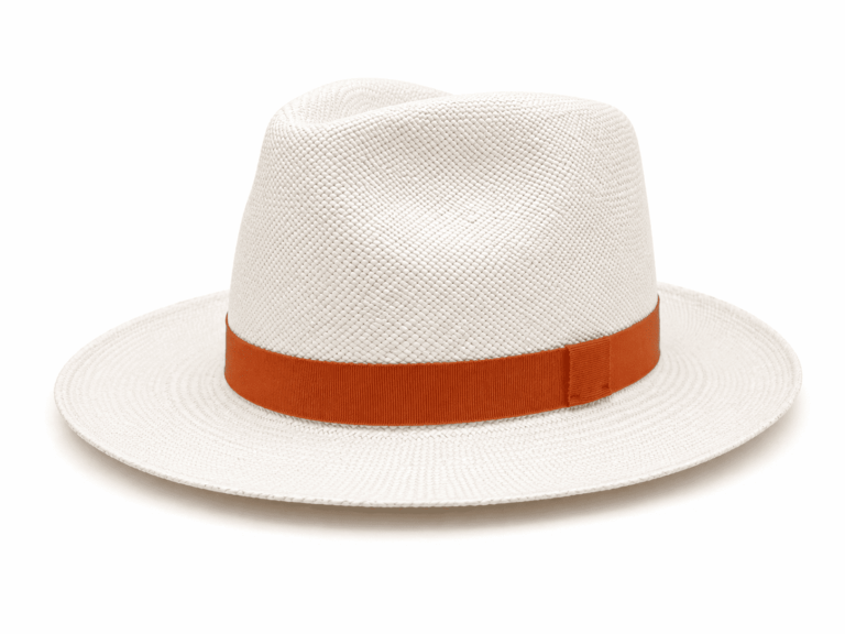 Chapeau de paille de la marque MontCapel, modèle l'Italien avec un galon cognac vu de 3/4 face.
