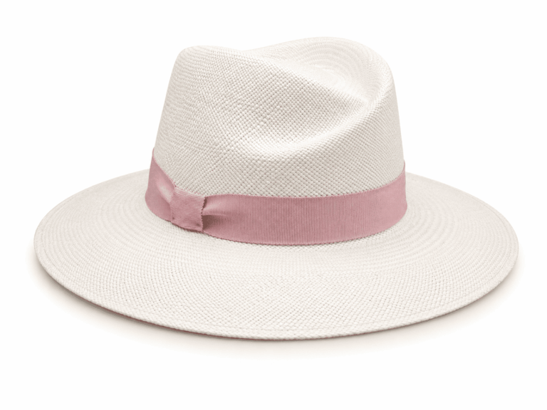 Chapeau de paille de la marque MontCapel, modèle Latraviata avec un ruban extérieur rose vu de 3/4 face.