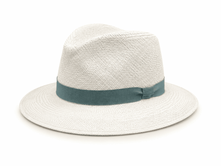 Chapeau de paille de la marque MontCapel, modèle Nimporteki avec un ruban bleu vert clair vu de 3/4 face.